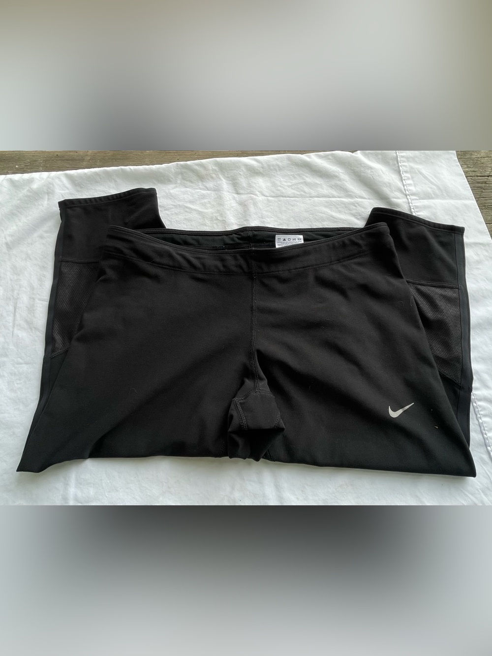 Nike Dri-Fit Athletic Capri Leggings with Silver Swoosh Black